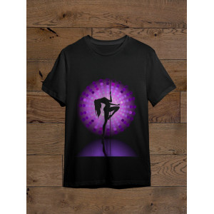  Tricou Fata pe un stâlp